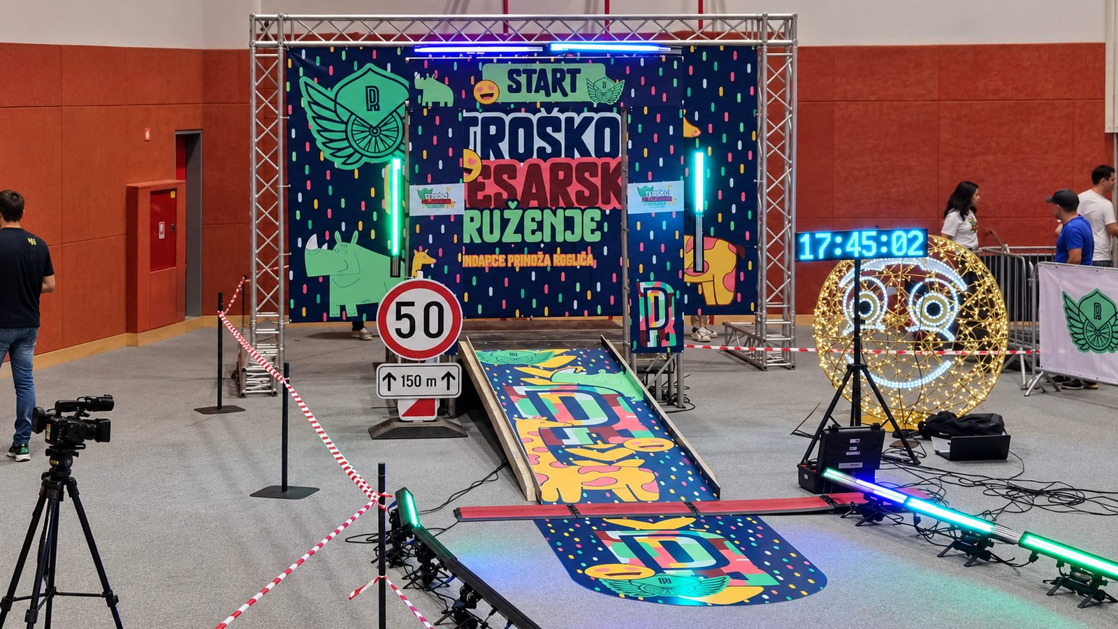 Natisnjena stena, talna grafika in table za dogodek
